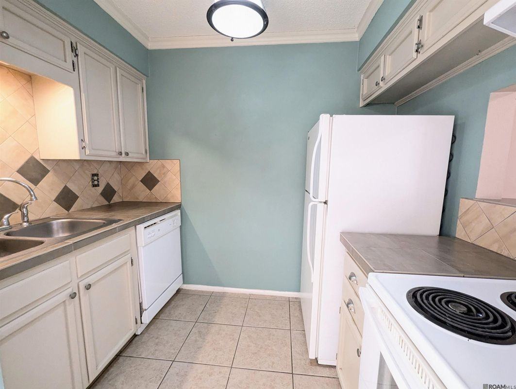 402 Lee Dr ##3c - Photo 2 of 10