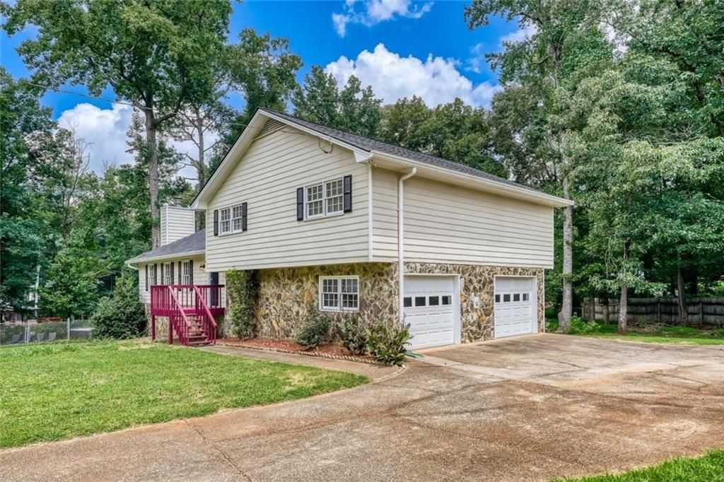 1456 Scholar Dr - Photo 3 of 28