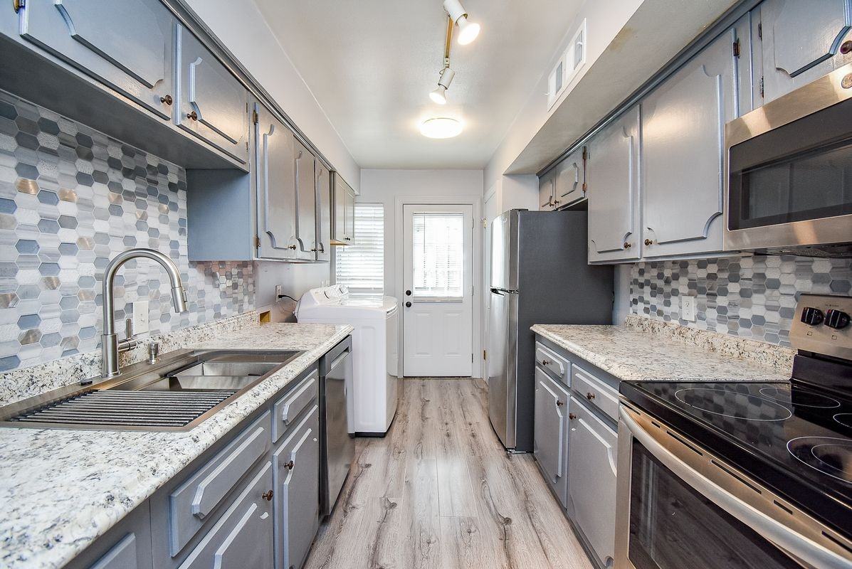 5202 Arboles Dr Apt 3 - Photo 4 of 8