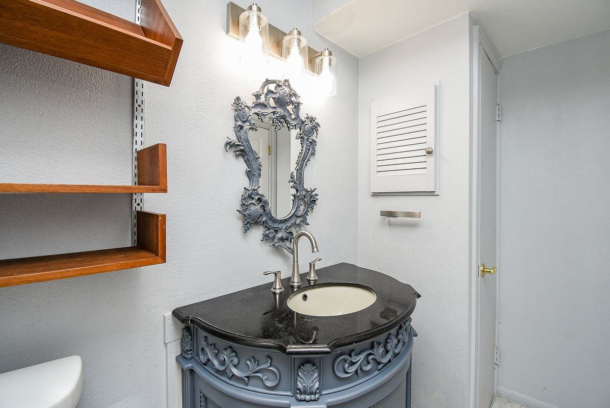 5202 Arboles Dr Apt 3 - Photo 7 of 8