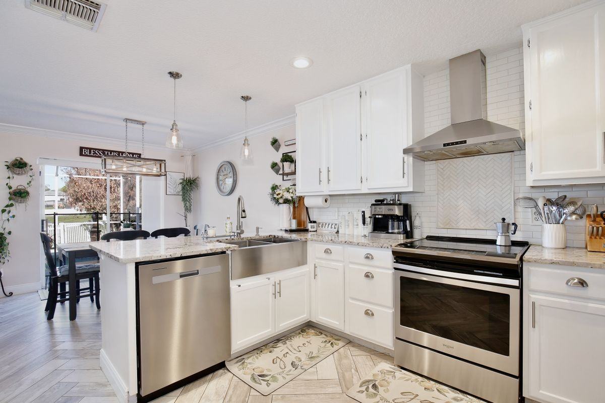 2115 Heathwood Cir - Photo 3 of 9