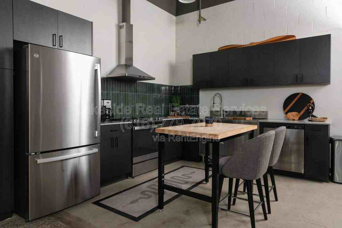 851 Fulton St W #104 - Photo 4 of 10