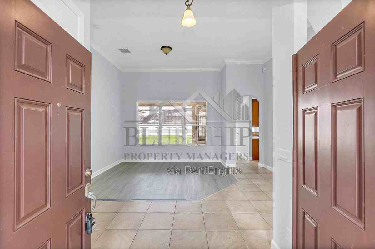 10074 Iverson Dr - Photo 3 of 10