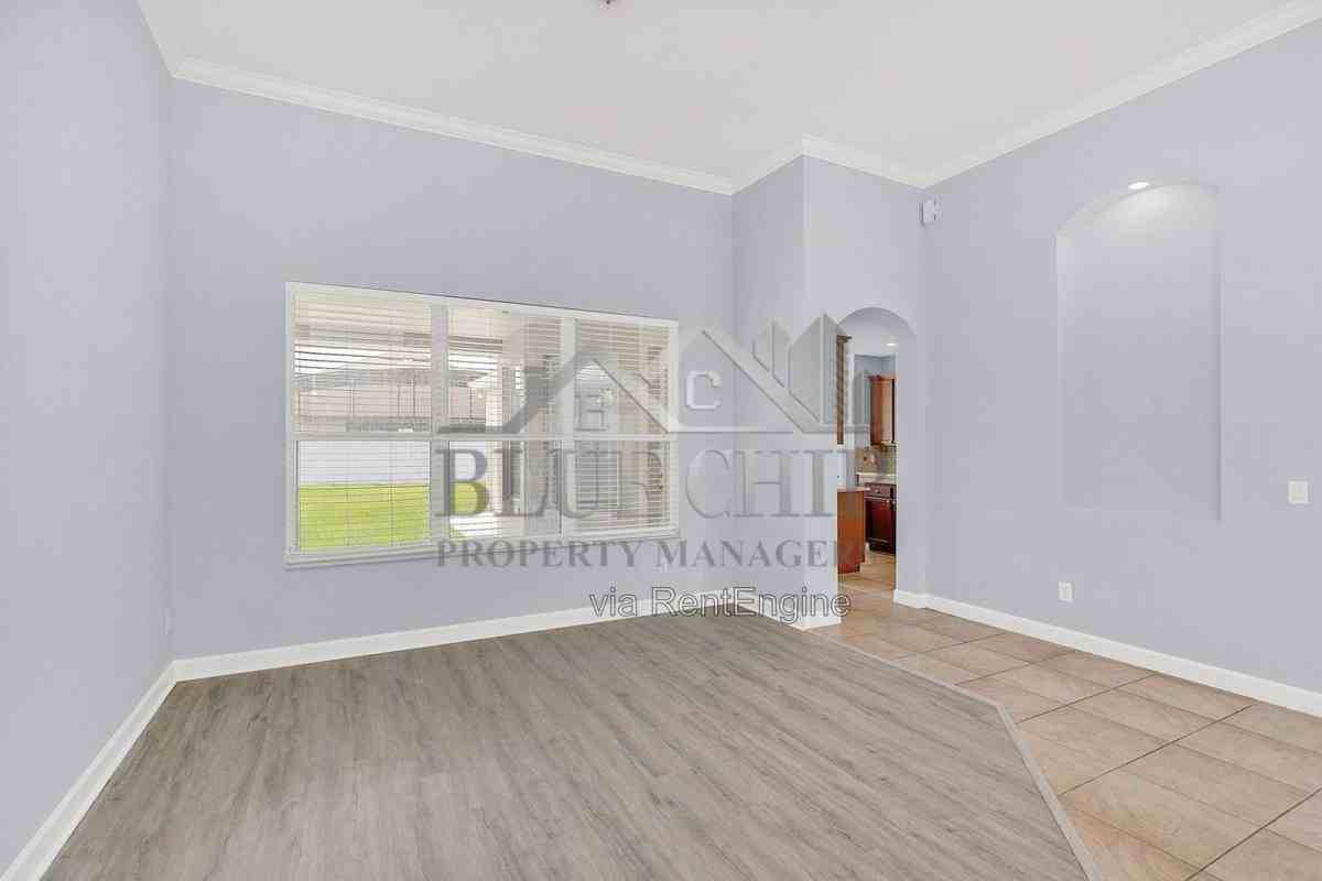 10074 Iverson Dr - Photo 4 of 10