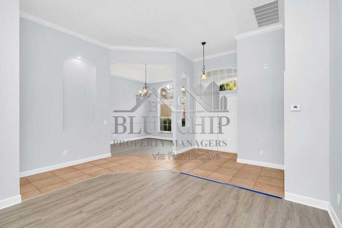10074 Iverson Dr - Photo 5 of 10