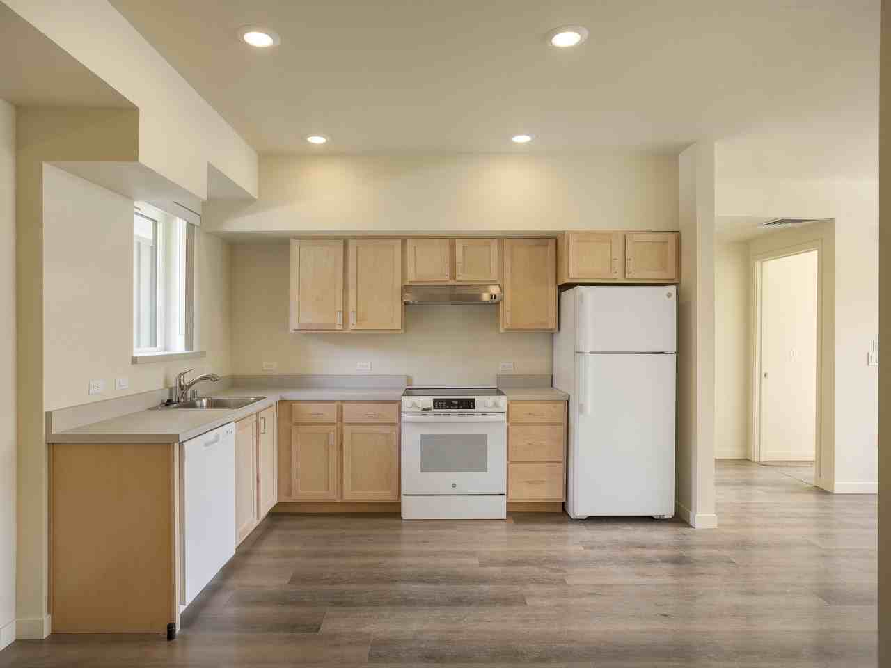 1830 Boxheart Dr - Photo 4 of 12