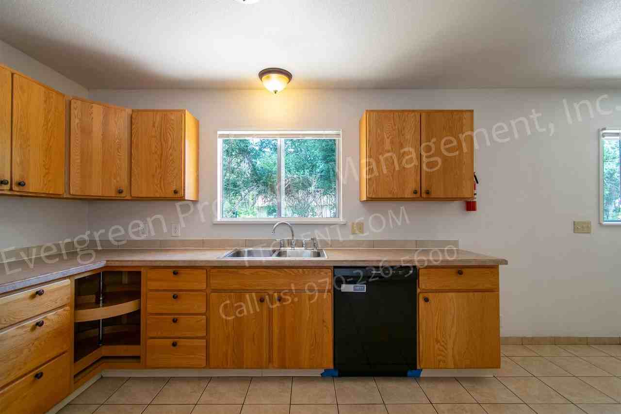 1228 Southridge Dr - Photo 4 of 50