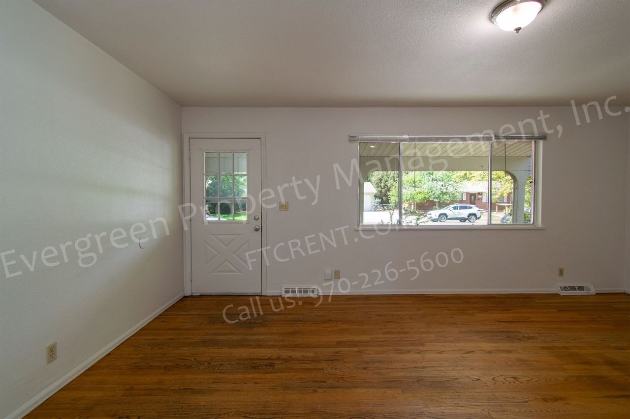 1228 Southridge Dr - Photo 7 of 50