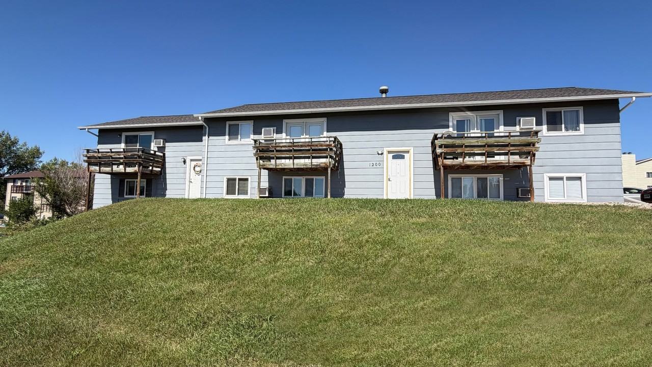 1200 Glacial Drive - Photo 2 of 7