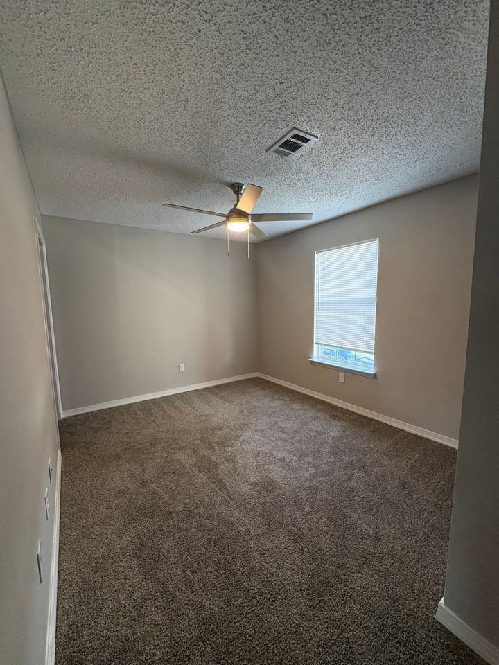 Addison Place Apartments - Photo 6 of 33
