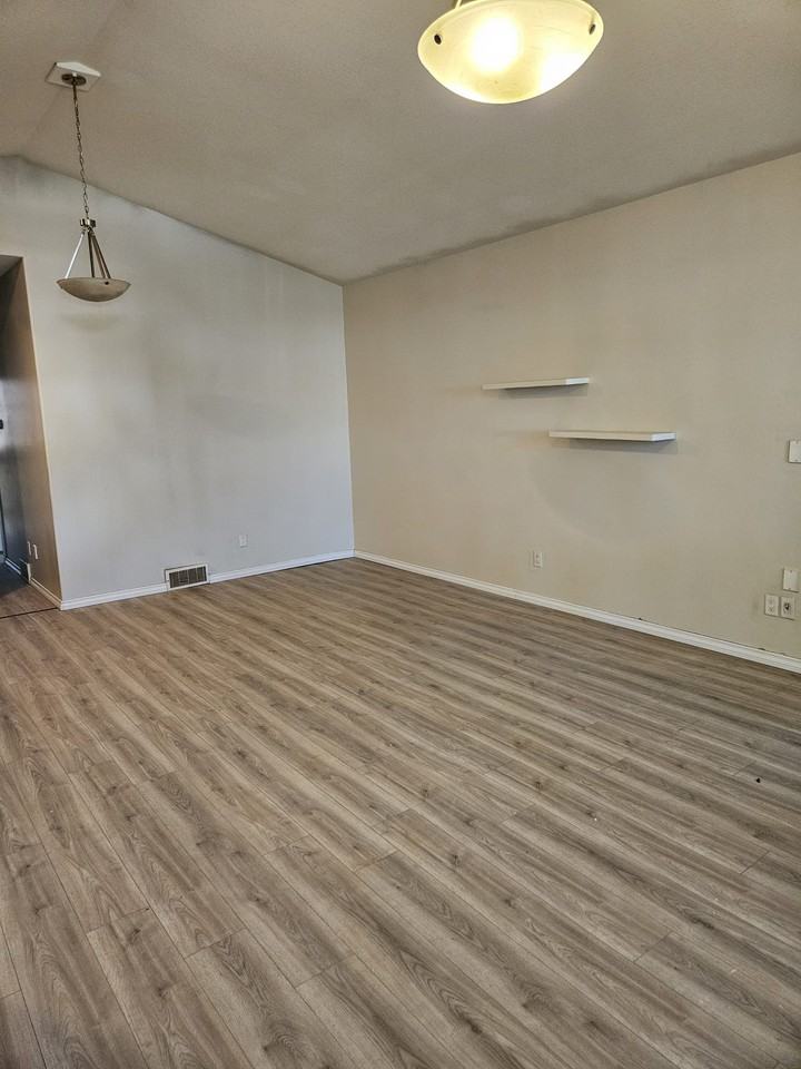 373 Halifax St - Photo 2 of 14