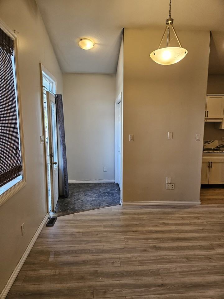 373 Halifax St - Photo 3 of 14