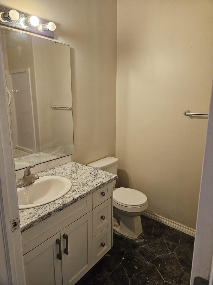 373 Halifax St - Photo 6 of 14