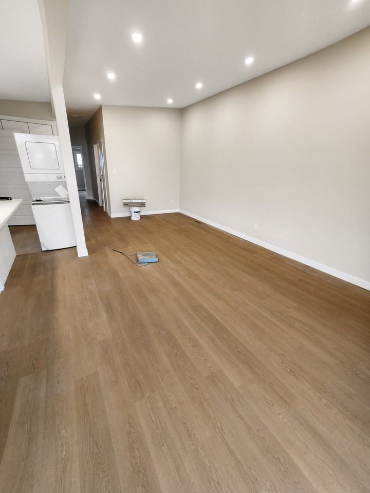 6335 4 Street NorthwestUpper Unit - Photo 3 of 11