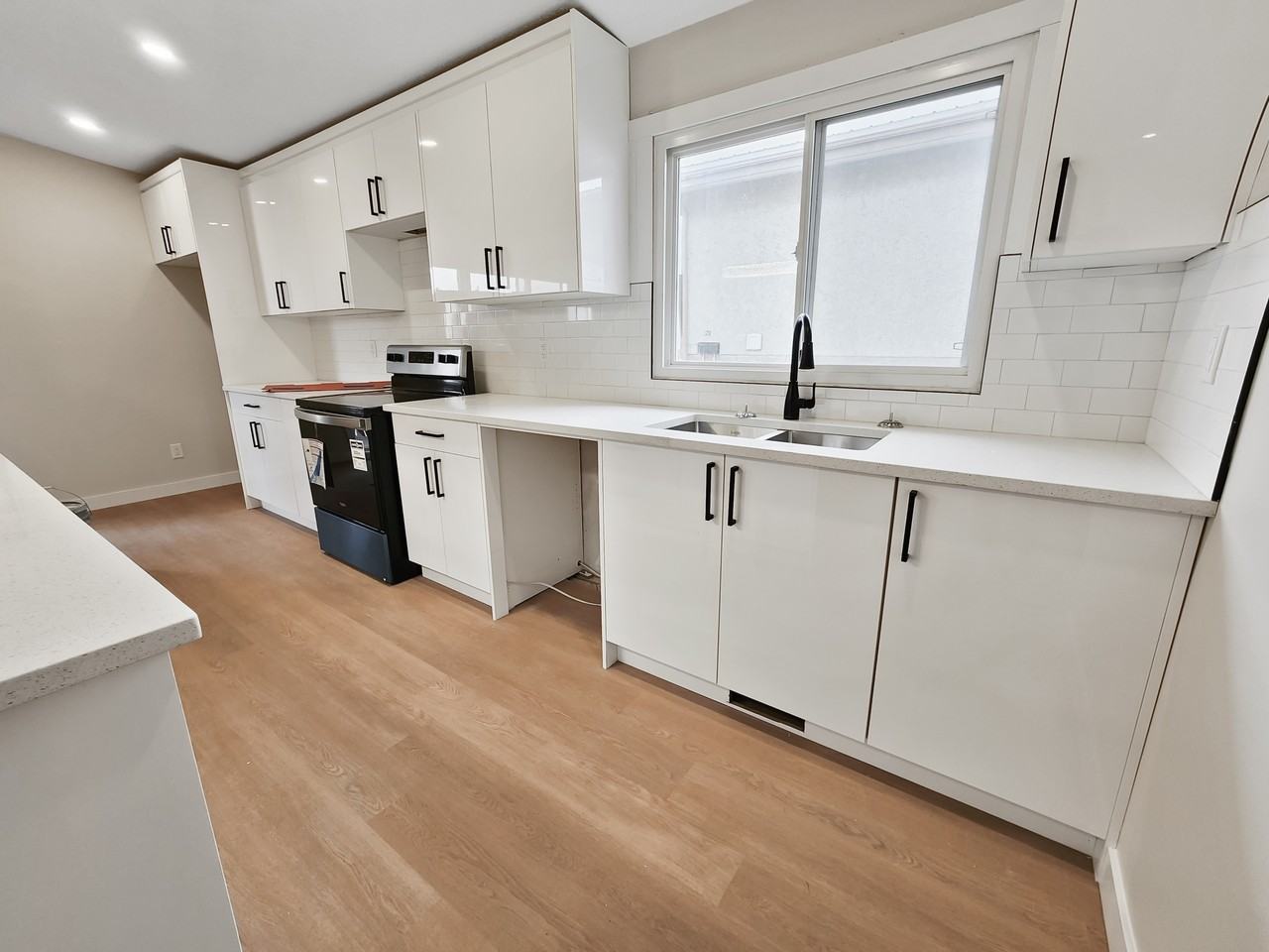 6335 4 Street NorthwestUpper Unit - Photo 4 of 11