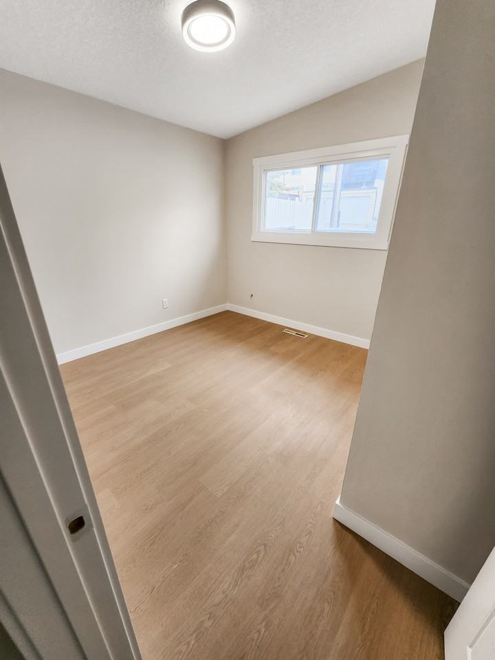 6335 4 Street NorthwestUpper Unit - Photo 5 of 11