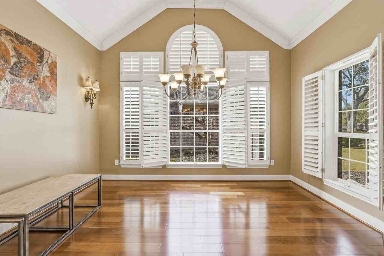23915 Hamptonshire Ln - Photo 4 of 37
