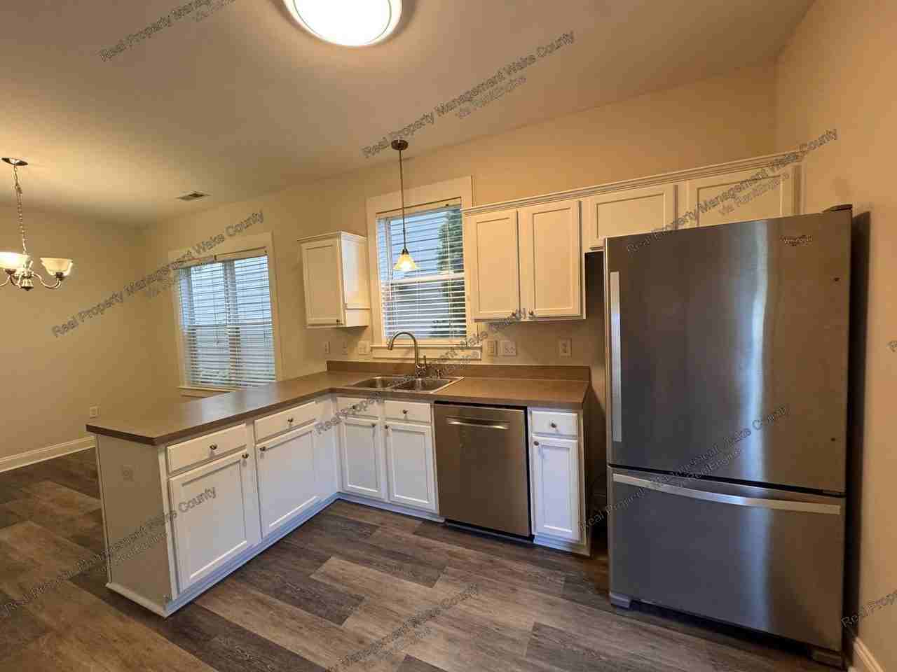 10908 Connally Ln - Photo 3 of 46