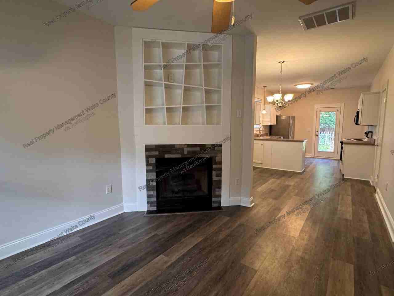 10908 Connally Ln - Photo 4 of 46