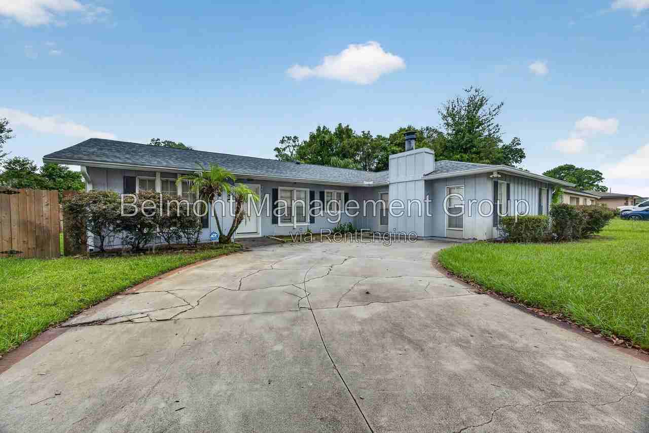 7606 Waunatta Ct - Photo 2 of 29