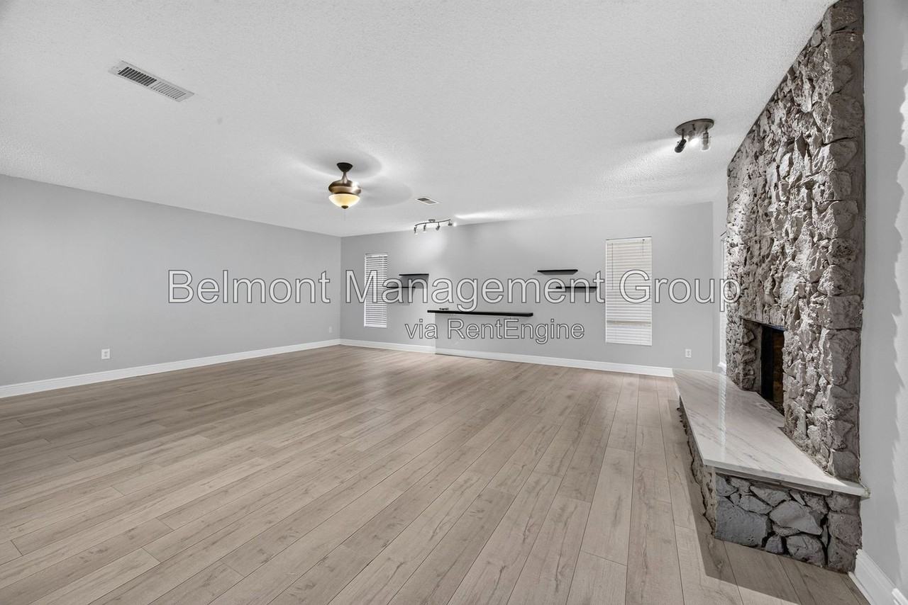 7606 Waunatta Ct - Photo 6 of 29