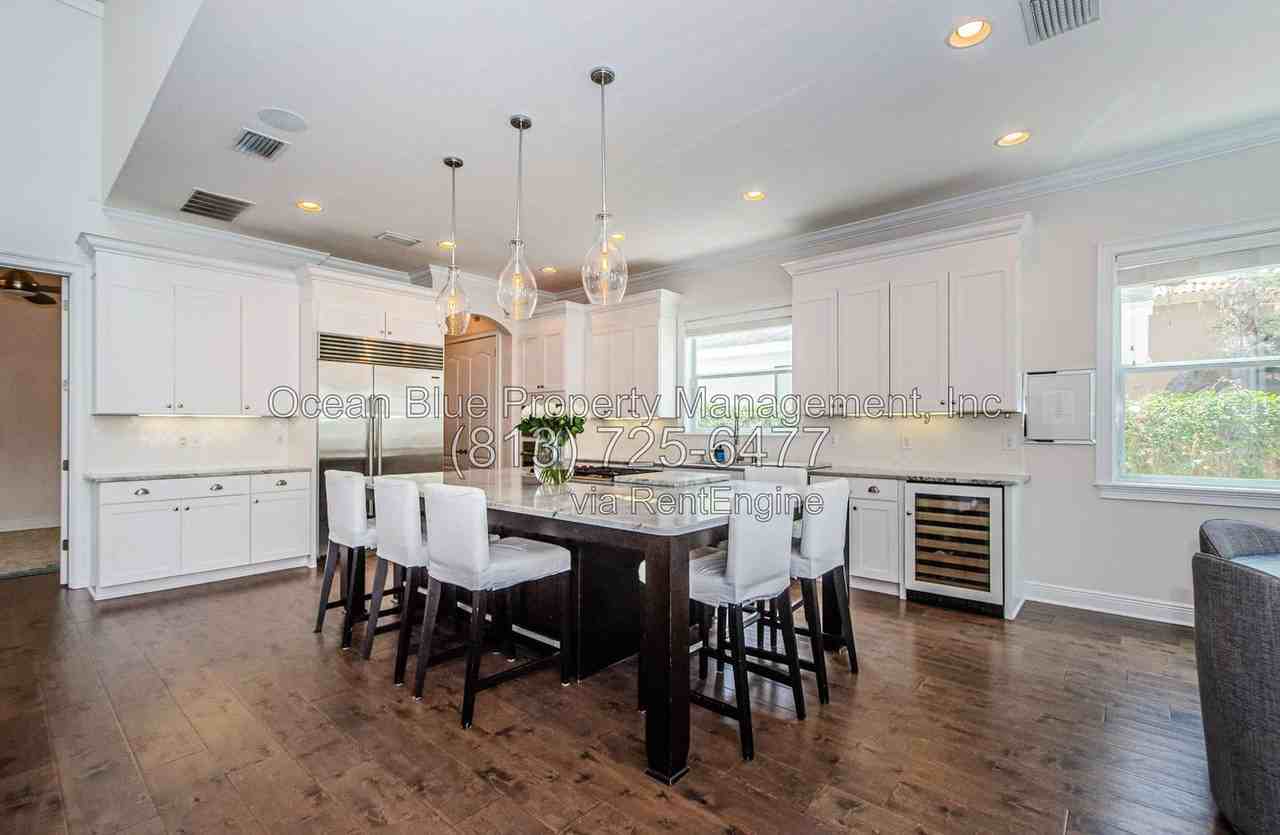 3107 W Lawn Ave - Photo 3 of 40