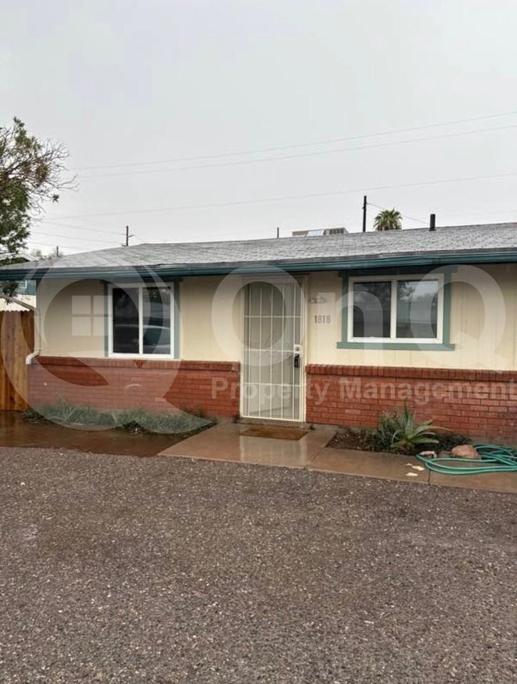 1818 S Van Buren Ave - Photo 2 of 12