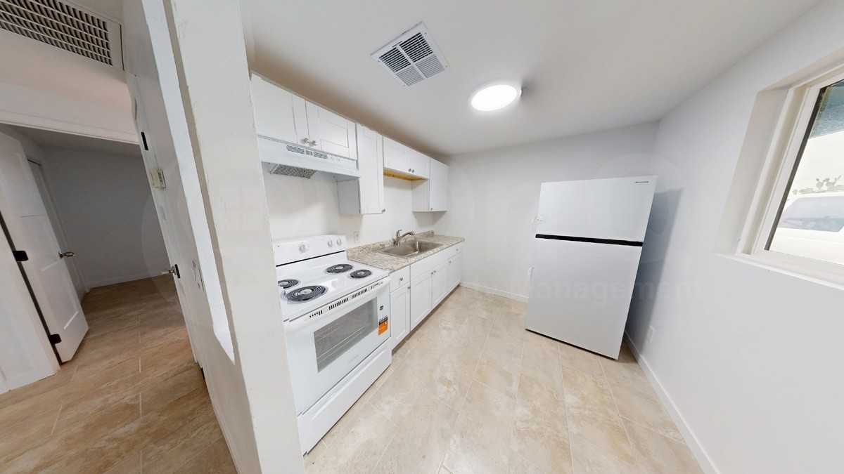 1818 S Van Buren Ave - Photo 3 of 12