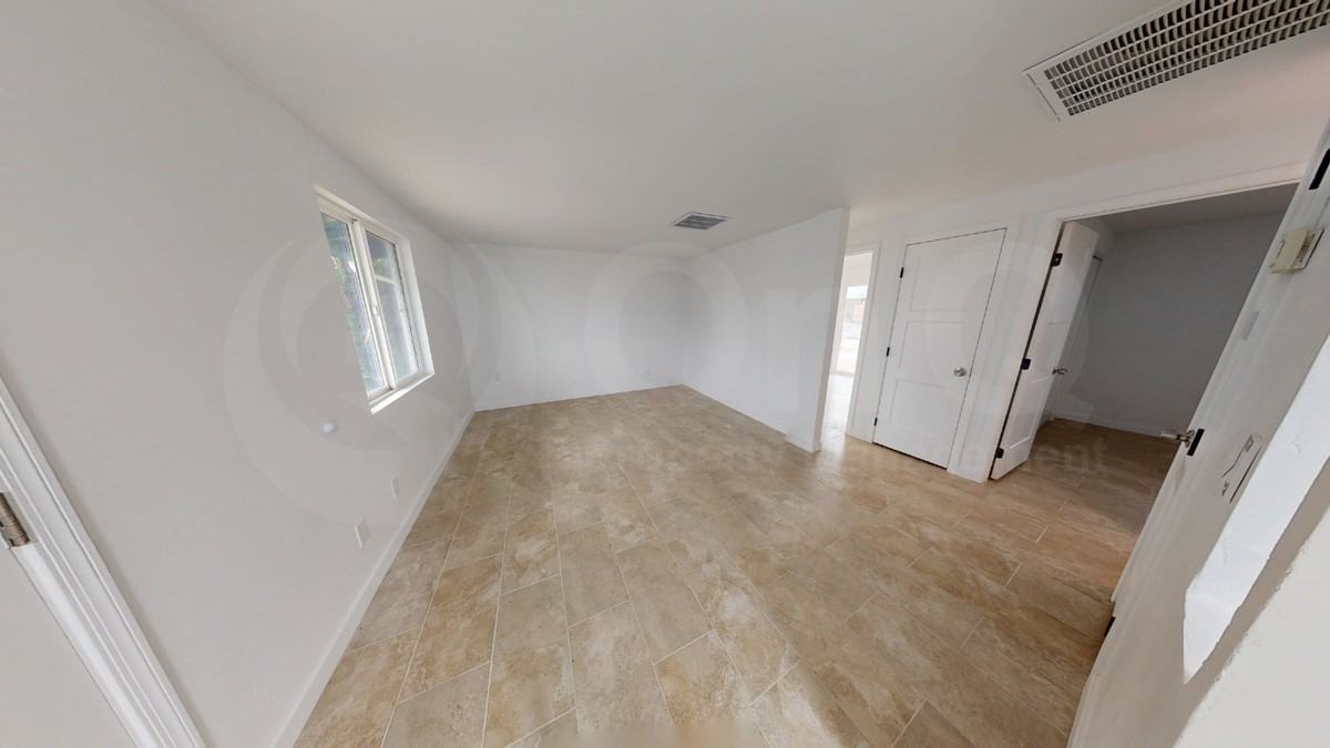 1818 S Van Buren Ave - Photo 4 of 12