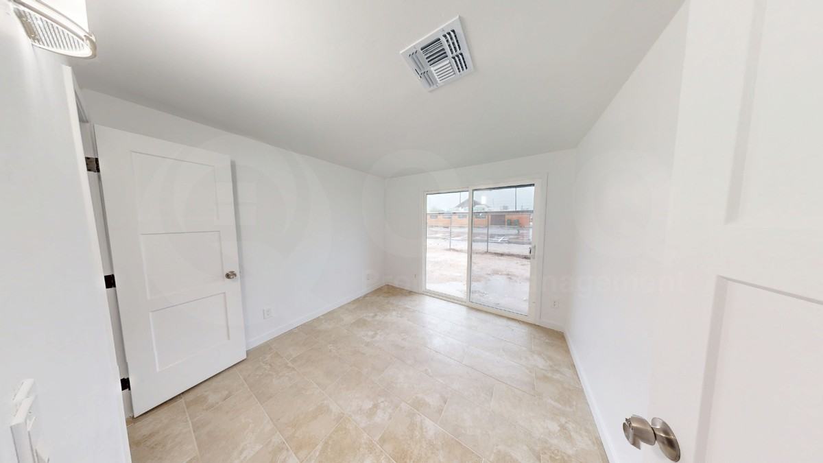 1818 S Van Buren Ave - Photo 6 of 12