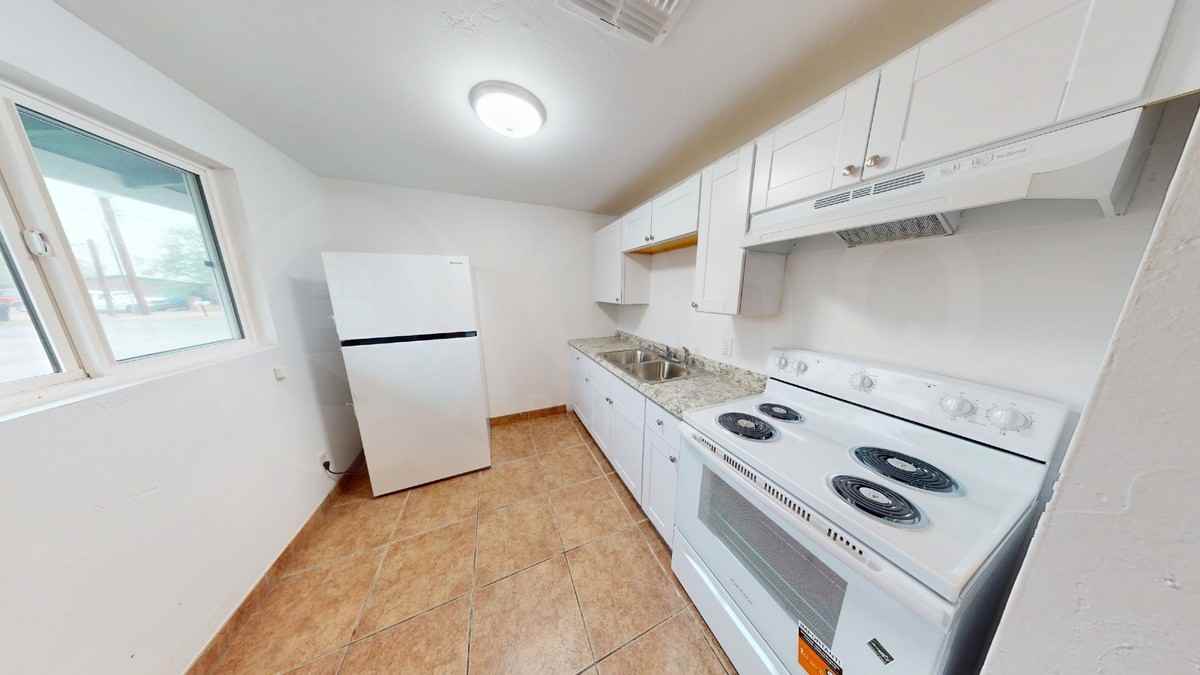 1816 S Van Buren Ave - Photo 3 of 11