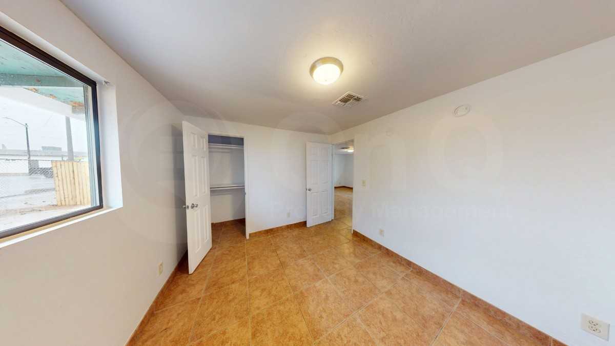 1816 S Van Buren Ave - Photo 7 of 11