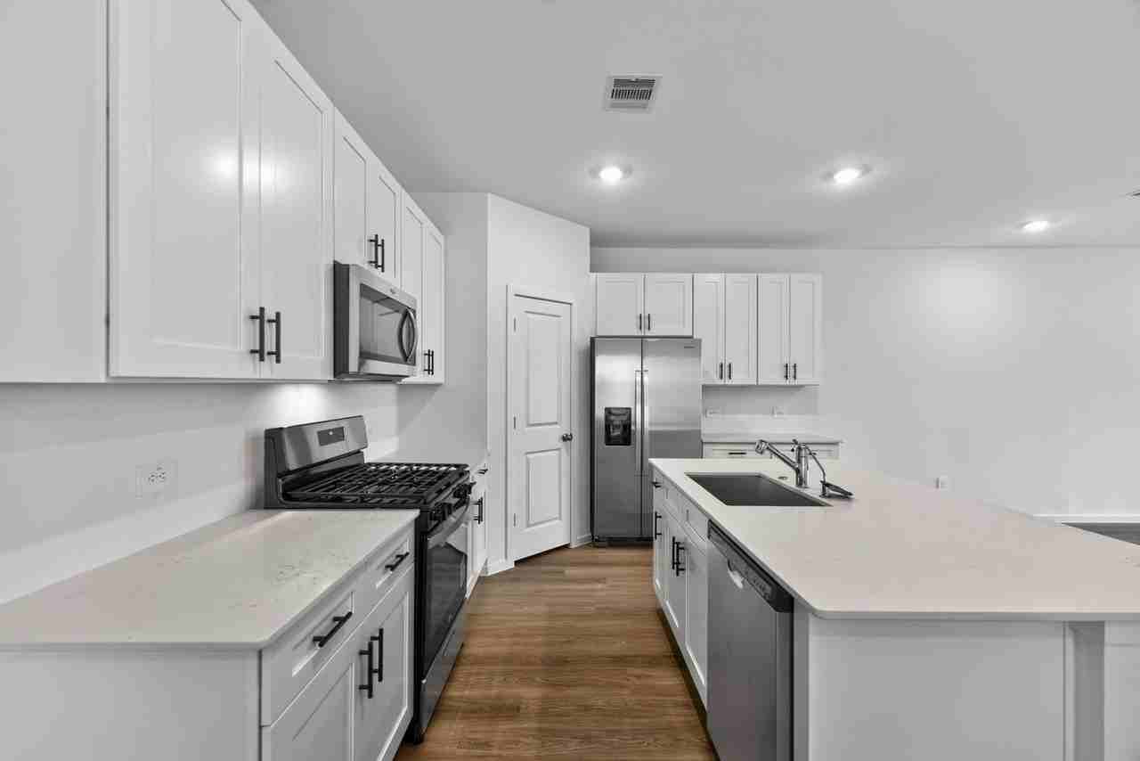3033 Brizzo Beach Ln - Photo 6 of 28