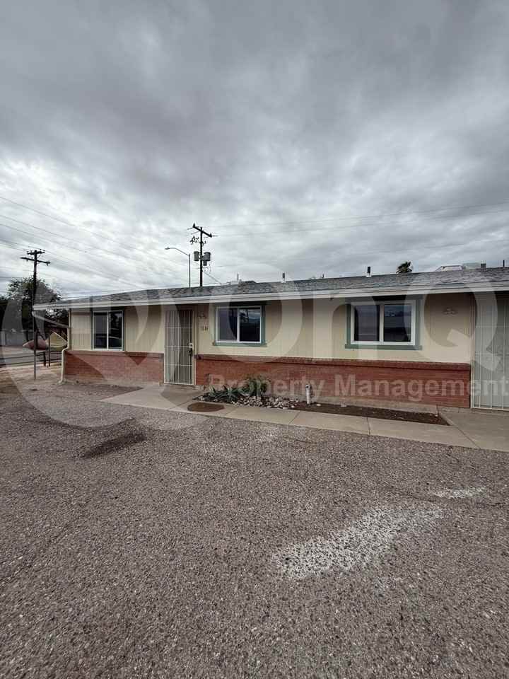 1814 S Van Buren Ave - Photo 2 of 15