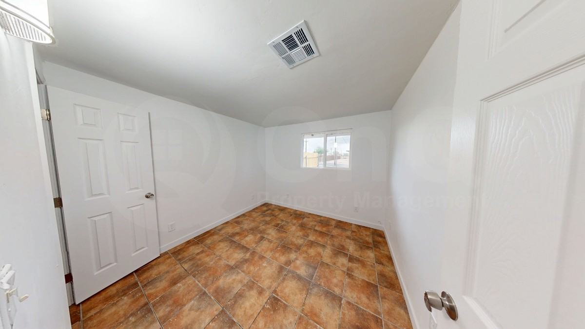 1814 S Van Buren Ave - Photo 7 of 15