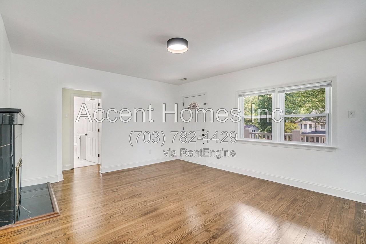 4916 Chowan Ave - Photo 4 of 37