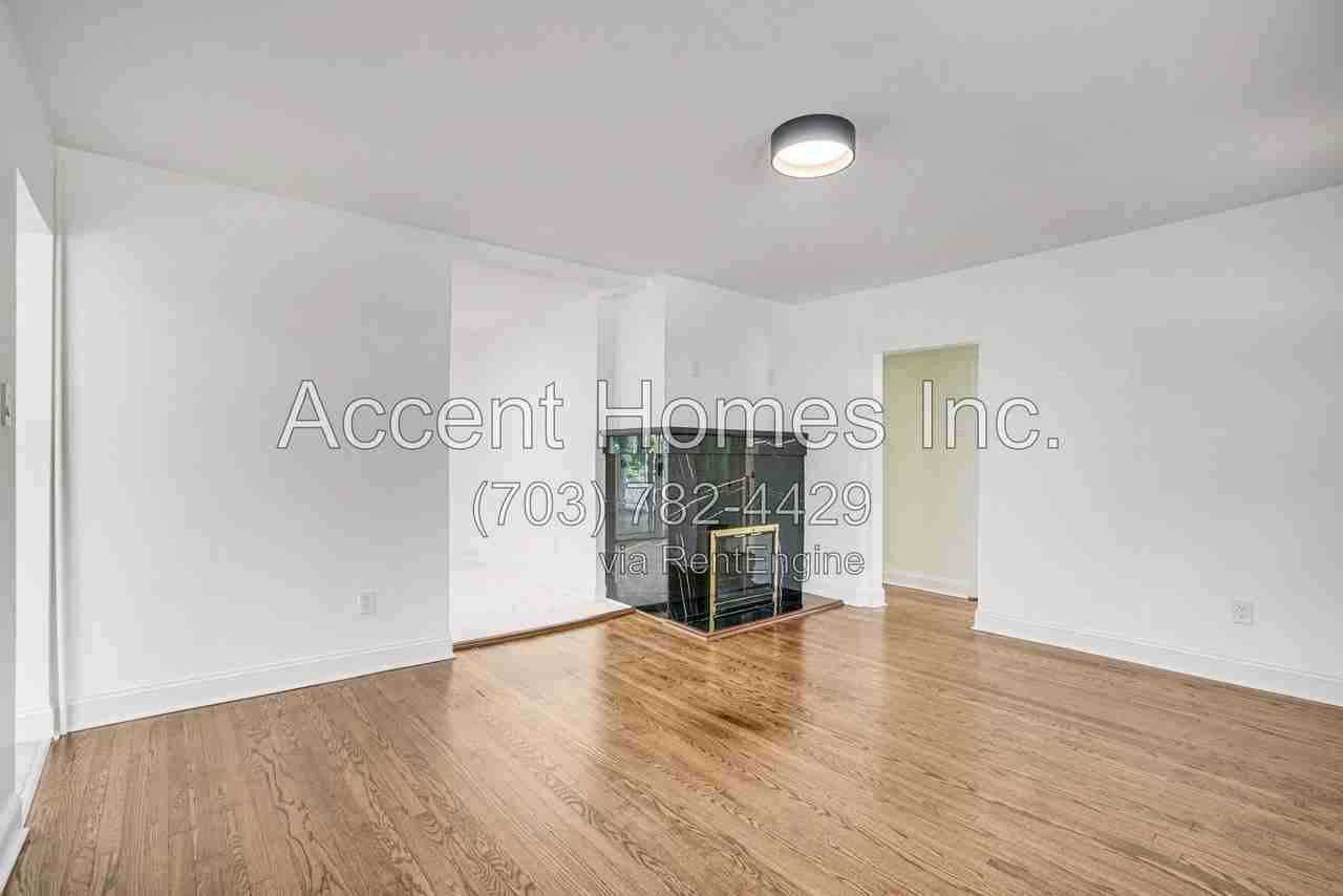 4916 Chowan Ave - Photo 5 of 37