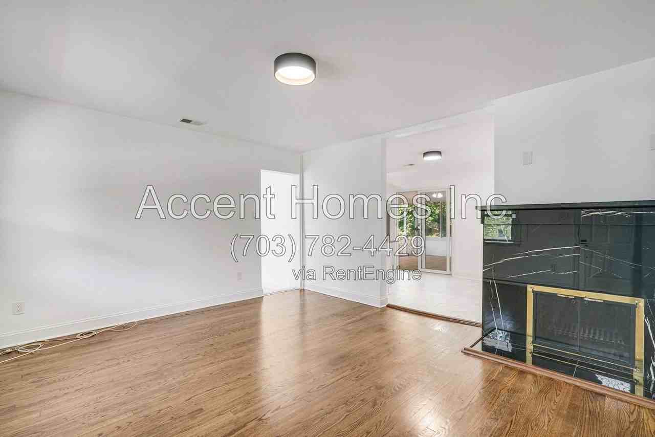 4916 Chowan Ave - Photo 6 of 37