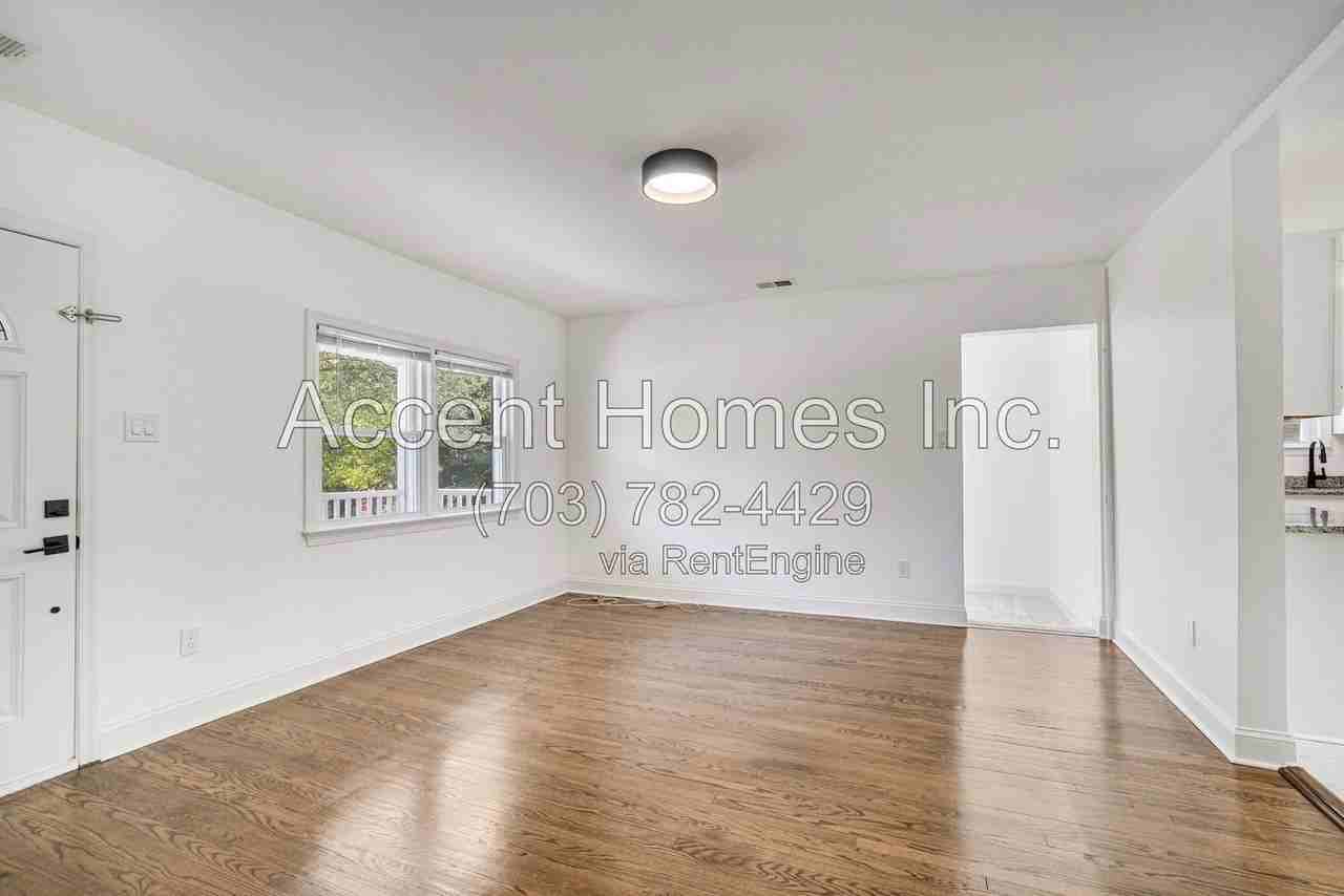 4916 Chowan Ave - Photo 7 of 37
