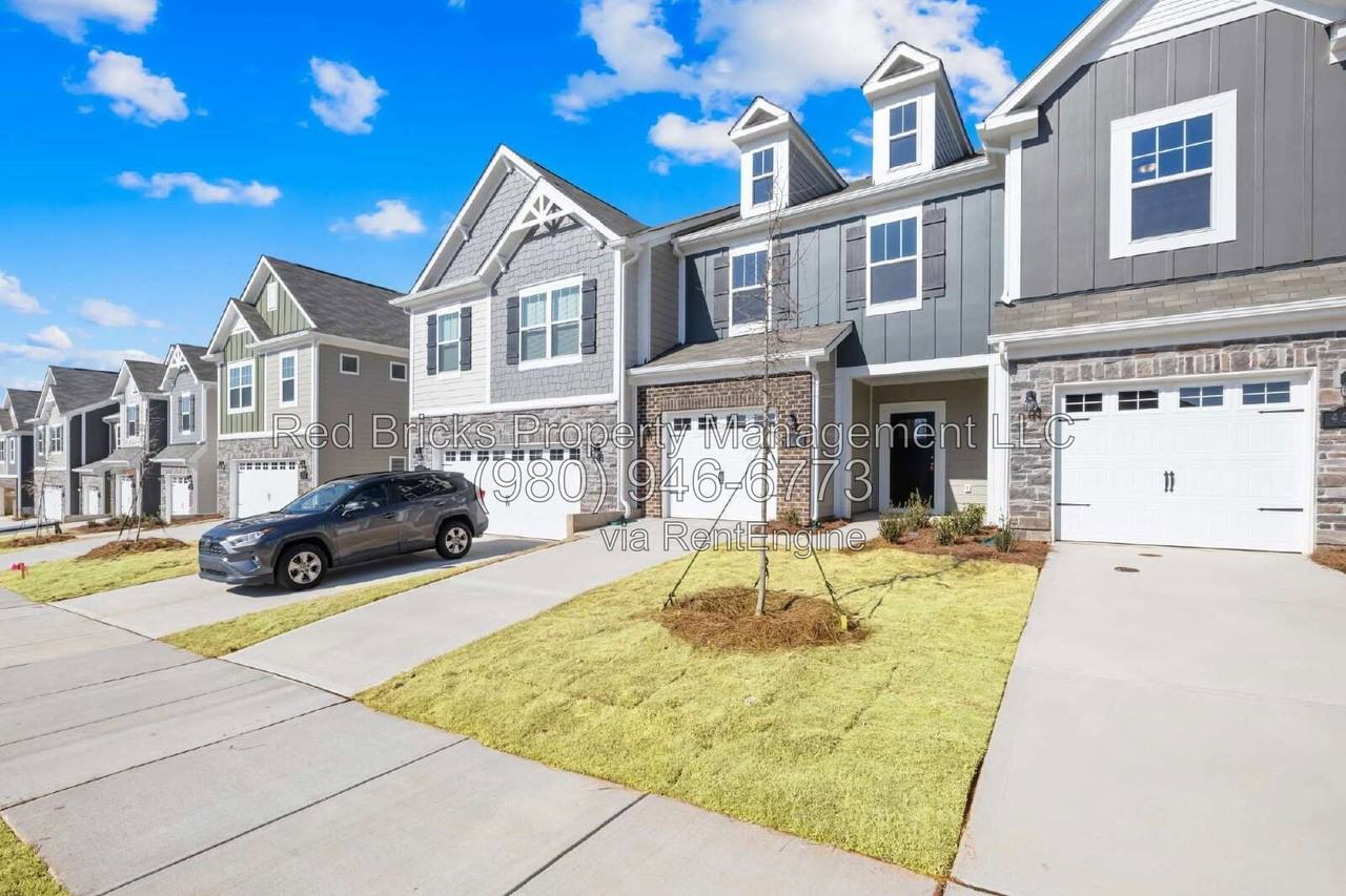 4053 Lawnview Dr - Photo 2 of 25