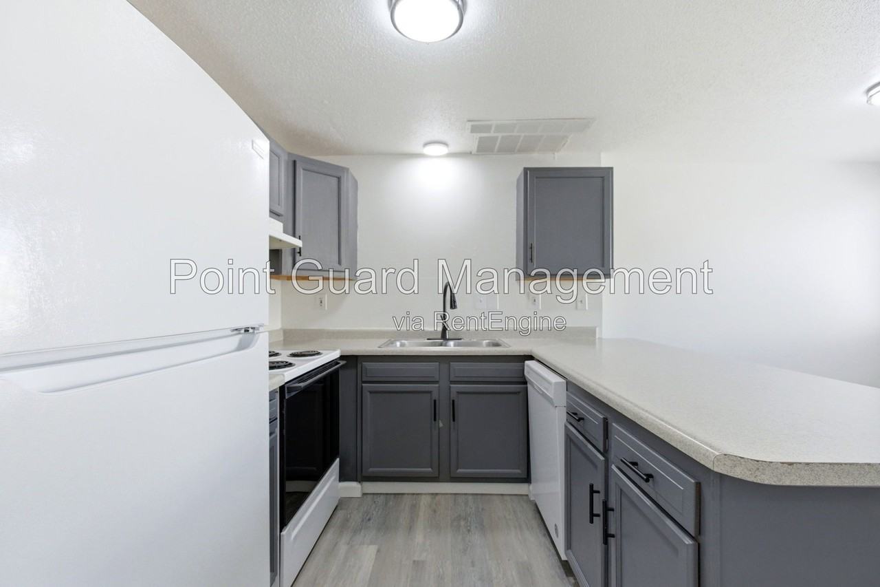 1842 S Cleveland Ave - Photo 5 of 28
