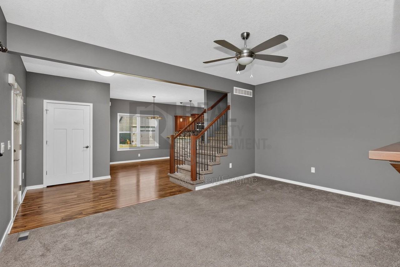 1651 Sw Arlan Dr - Photo 4 of 32