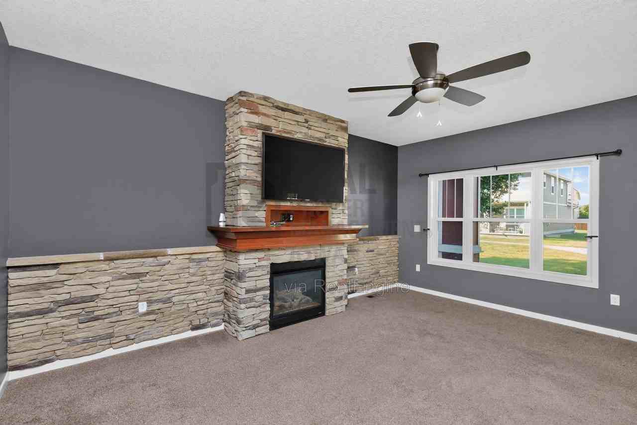 1651 Sw Arlan Dr - Photo 6 of 32