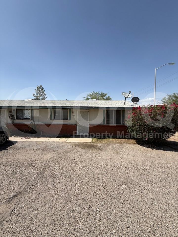 1806 S Van Buren Ave - Photo 2 of 14