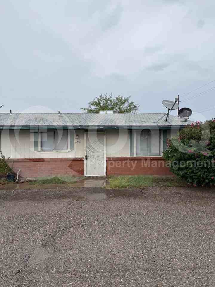 1806 S Van Buren Ave - Photo 3 of 14