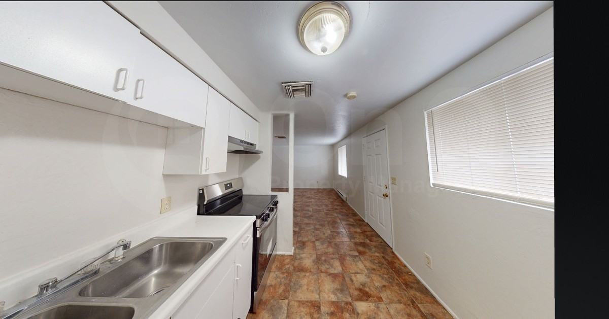 1806 S Van Buren Ave - Photo 4 of 14