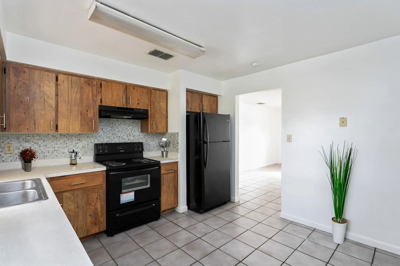 3201 Pershing St - Photo 6 of 10