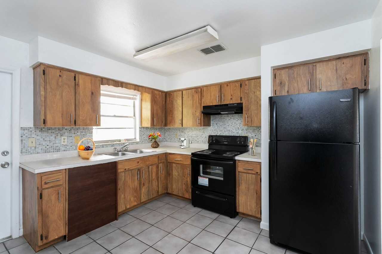 3201 Pershing St - Photo 7 of 10