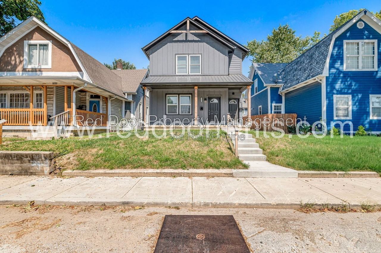 726 Parkway Ave - Photo 2 of 24