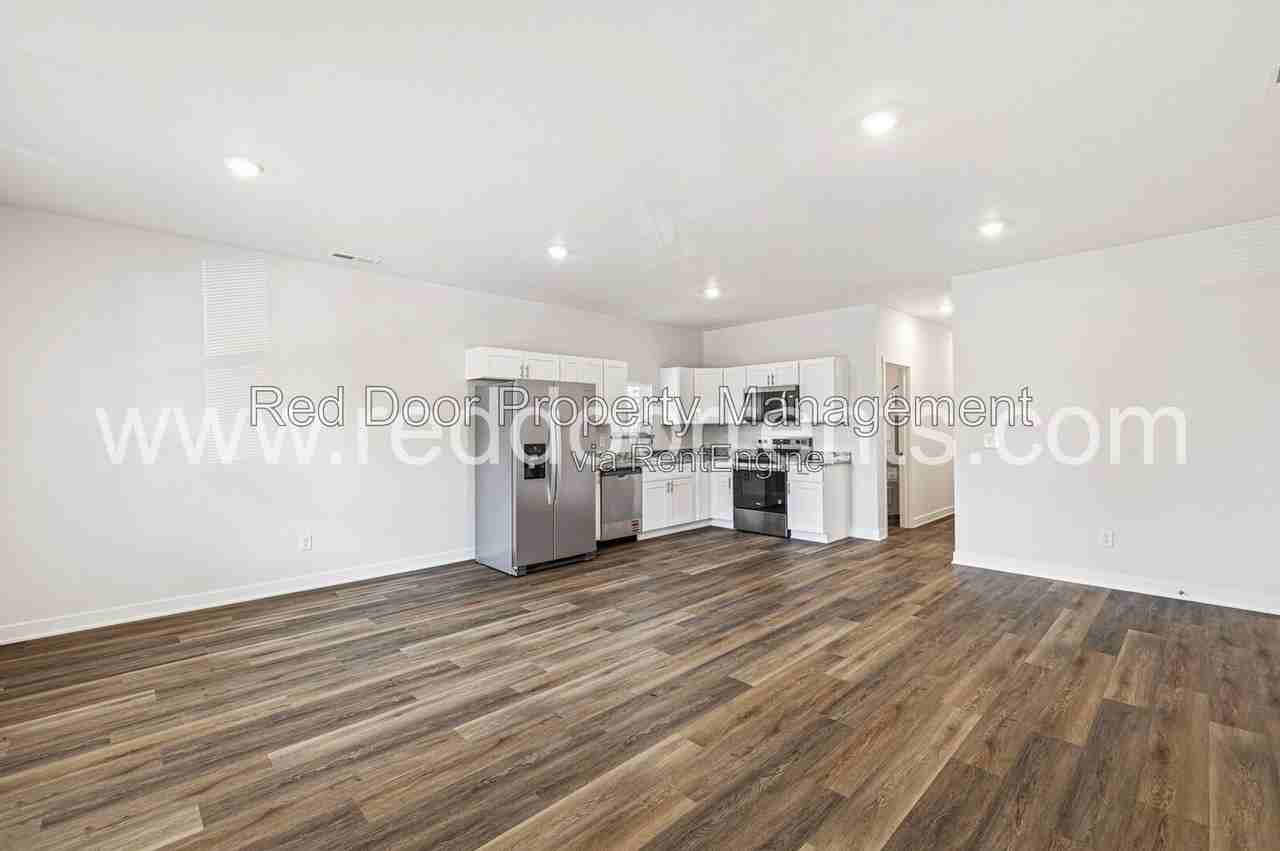 726 Parkway Ave - Photo 7 of 24